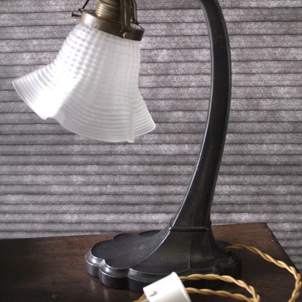 Art Nouveau table lamp, 1900 - 1910, ribbed opaline glass, vertically adjustable lampshade