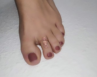 Toe ring, foot jewelry, feet, ring, gold, pink, jewelry
