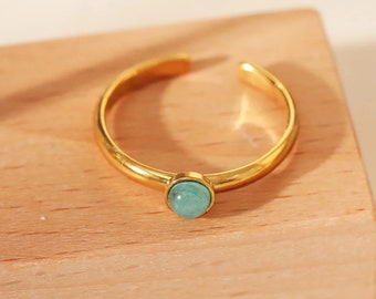 Bague dorée fine ajustable avec mini pierre turquoise