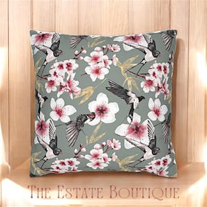 Funda de almohada japonesa con diseño de grulla japonesa en flor de cerezo rosa y verde, funda de cojín con flor de cerezo, almohada floral japonesa, funda de almohada floral, decoración floral