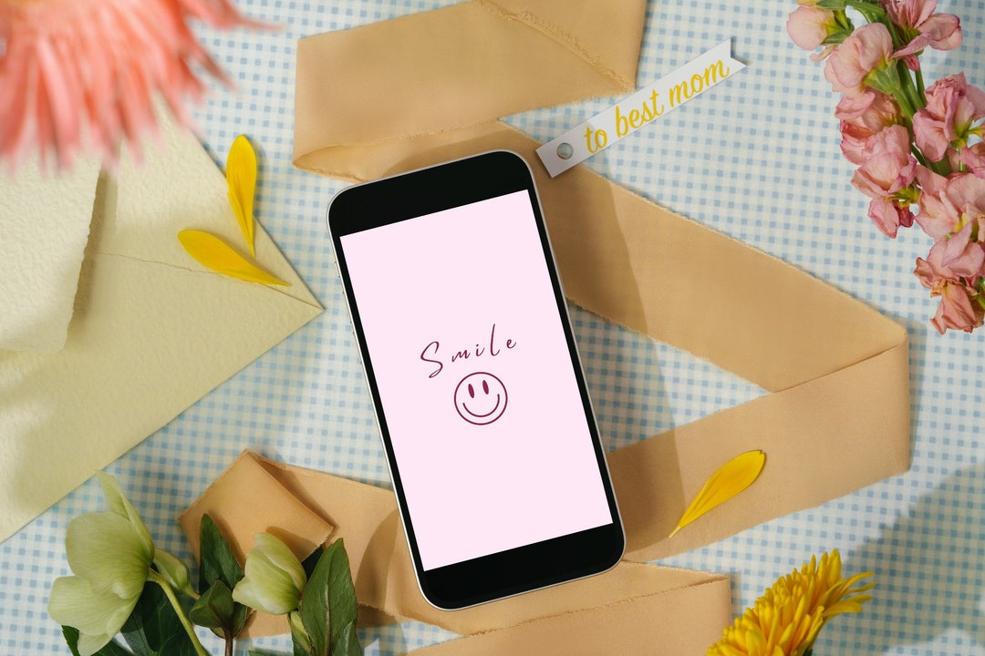 Pink Simple and Minimalist Smiley Face Digital Phone Wallpaper Dazzling