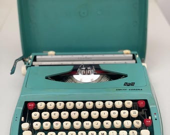 Macchina da scrivere portatile manuale vintage Smith Corona Corsair nella sua custodia originale.