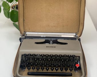 Olivetti Lettera 22 Vintage Schreibmaschine