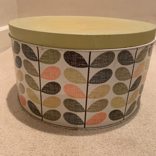 vintage orla keilly cake tin