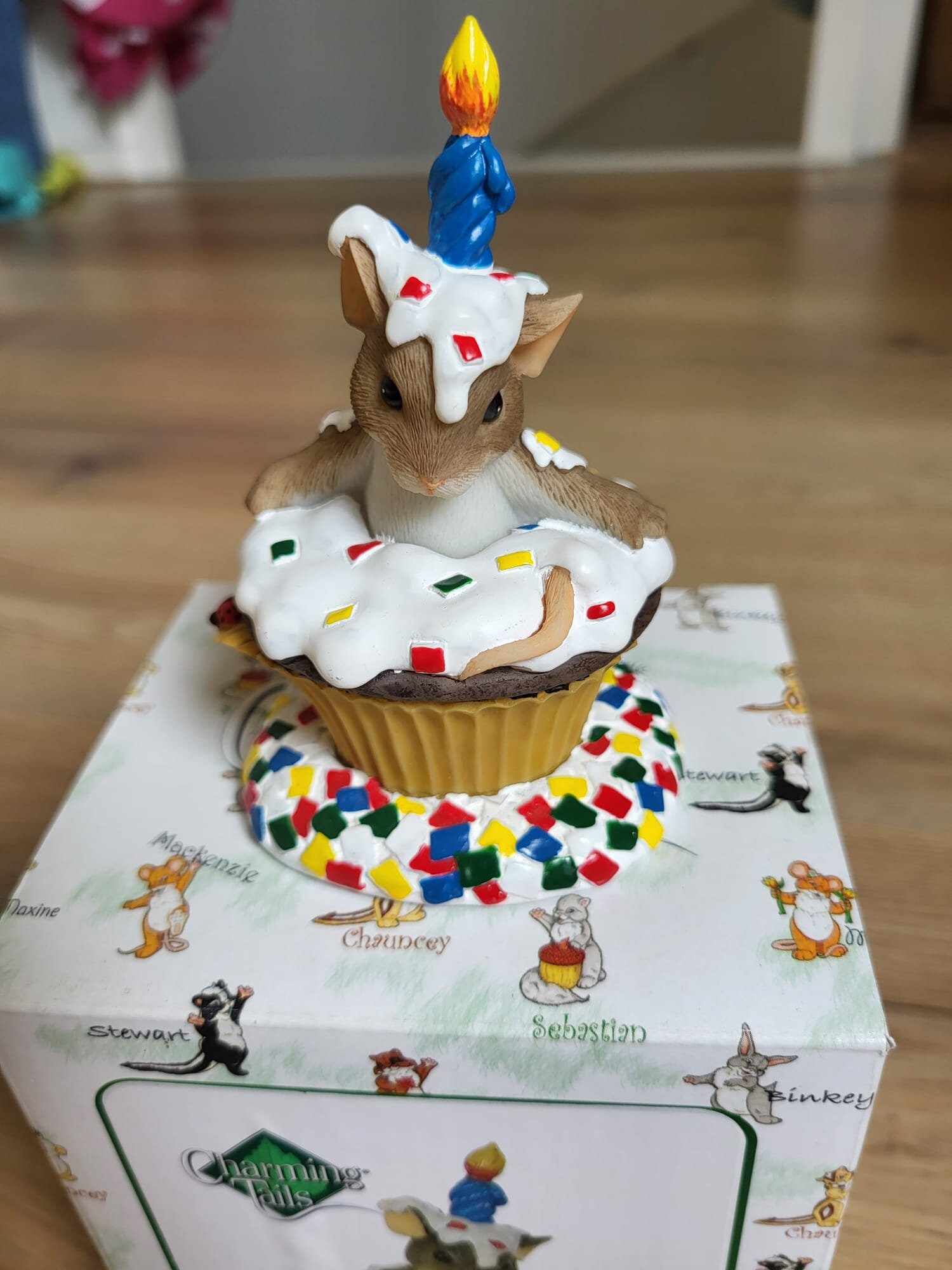 Charming Tails チャーミングテイルズ　子羊　アメリカ雑貨 Vintage Charming Tails: Happy Birthday Surprise, Height 10cm