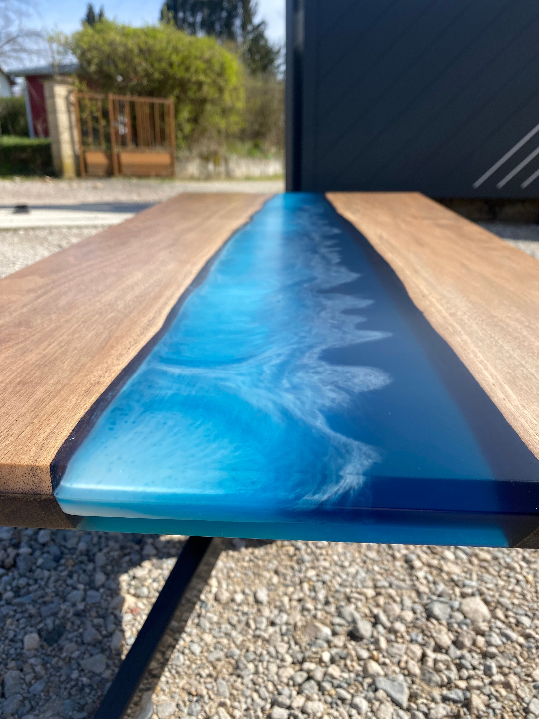 Fabrication d'une table basse en chêne et résine époxy bleue à Paris (75) -  EPOXYWOOD