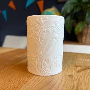 Vintage elegance: White Bjørn Wiinblad porcelain vase, 1960s, Rosenthal, midcentury, 10 cm high