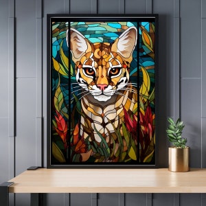 Può includere: Un'opera d'arte in vetro colorato che raffigura un ocelot colorato con tonalità verdi, blu e arancioni. L'ocelot è circondato da uno sfondo verdeggiante e giunglesco.