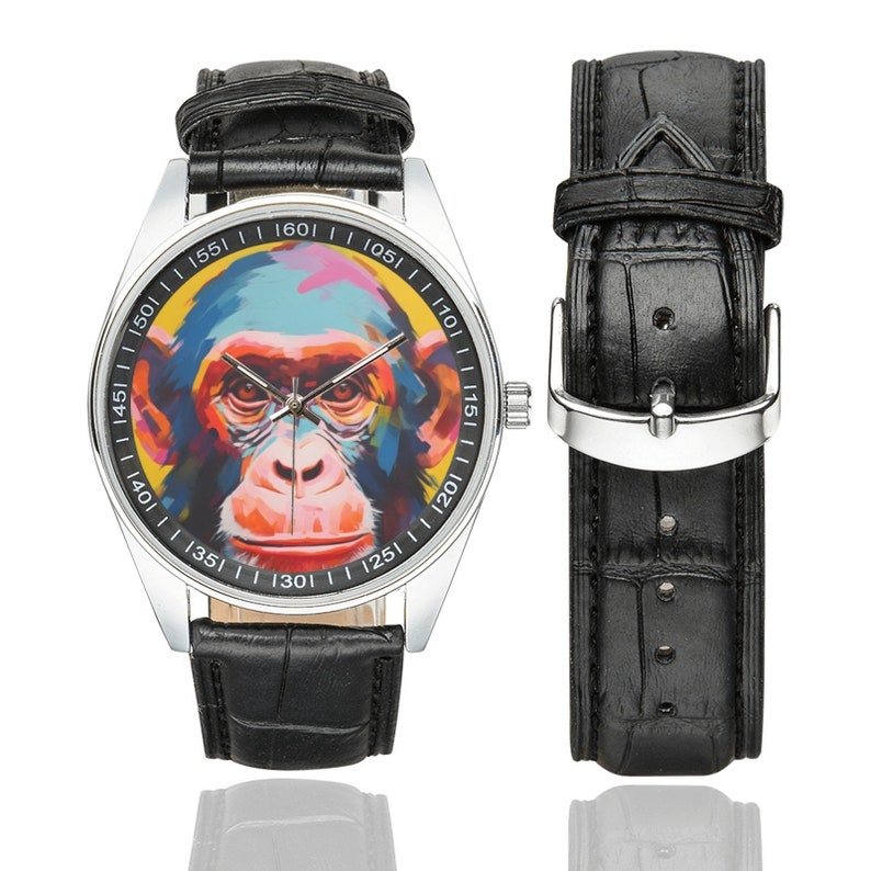 Peut inclure: Une montre-bracelet en cuir noir avec un cadran argent&eacute; et une illustration color&eacute;e de singe. Le cadran de la montre comporte des chiffres de 10 &agrave; 60 autour du bord. La montre a un bracelet en cuir noir avec une boucle argent&eacute;e.