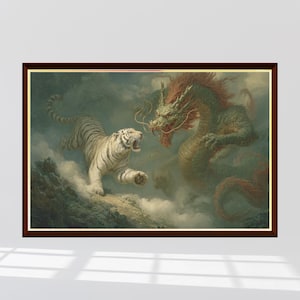 Può includere: Dipinto incorniciato raffigurante una tigre bianca di fronte a un drago verde e rosso in un paesaggio montuoso e nuvoloso. La tigre ringhia e il drago è pronto ad attaccare. L'opera d'arte è incorniciata in una cornice di legno marrone scuro con un bordo interno dorato.
