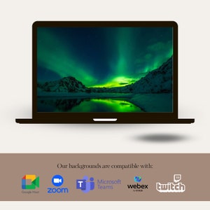 Op de afbeelding: Een laptopcomputer die een panoramisch beeld van het noorderlicht weergeeft dat wordt gereflecteerd in een meer. De tekst "Onze achtergronden zijn compatibel met:" wordt onder de laptop weergegeven. Logo's voor Google Meet, Zoom, Microsoft Teams, Webex en Twitch worden onder de tekst weergegeven.