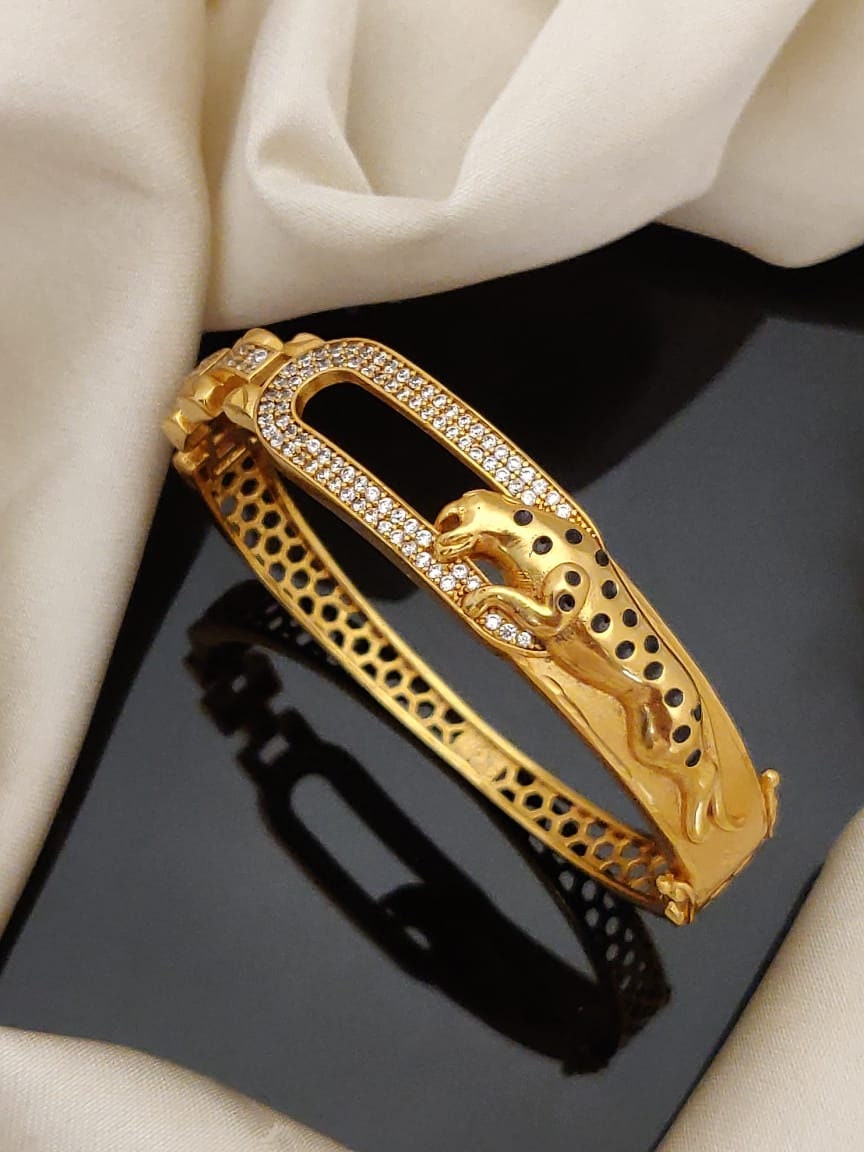 Emblematic Jaguar Bracelet (GKG0050) | Satva Gold