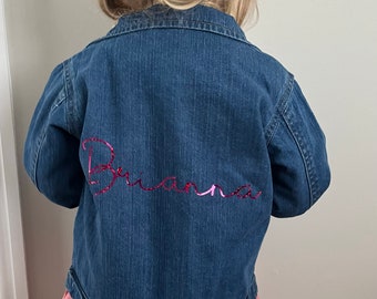 Gepersonaliseerde spijkerjas voor kinderen | Aangepaste naam kinderjack | Jeansjack voor babypeuters | Geborduurde kinderkleding VK
