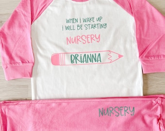 Personalisierte Zurück zu Schulpyjamas | Erster Schultag PJs | Zurück zu Kinderzimmer Outfit | Name für Kinder Pyjamas DE
