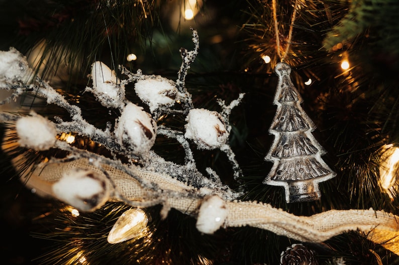 The Féérik Kit le Farmhouse Complete Set of Highend Ornaments for a