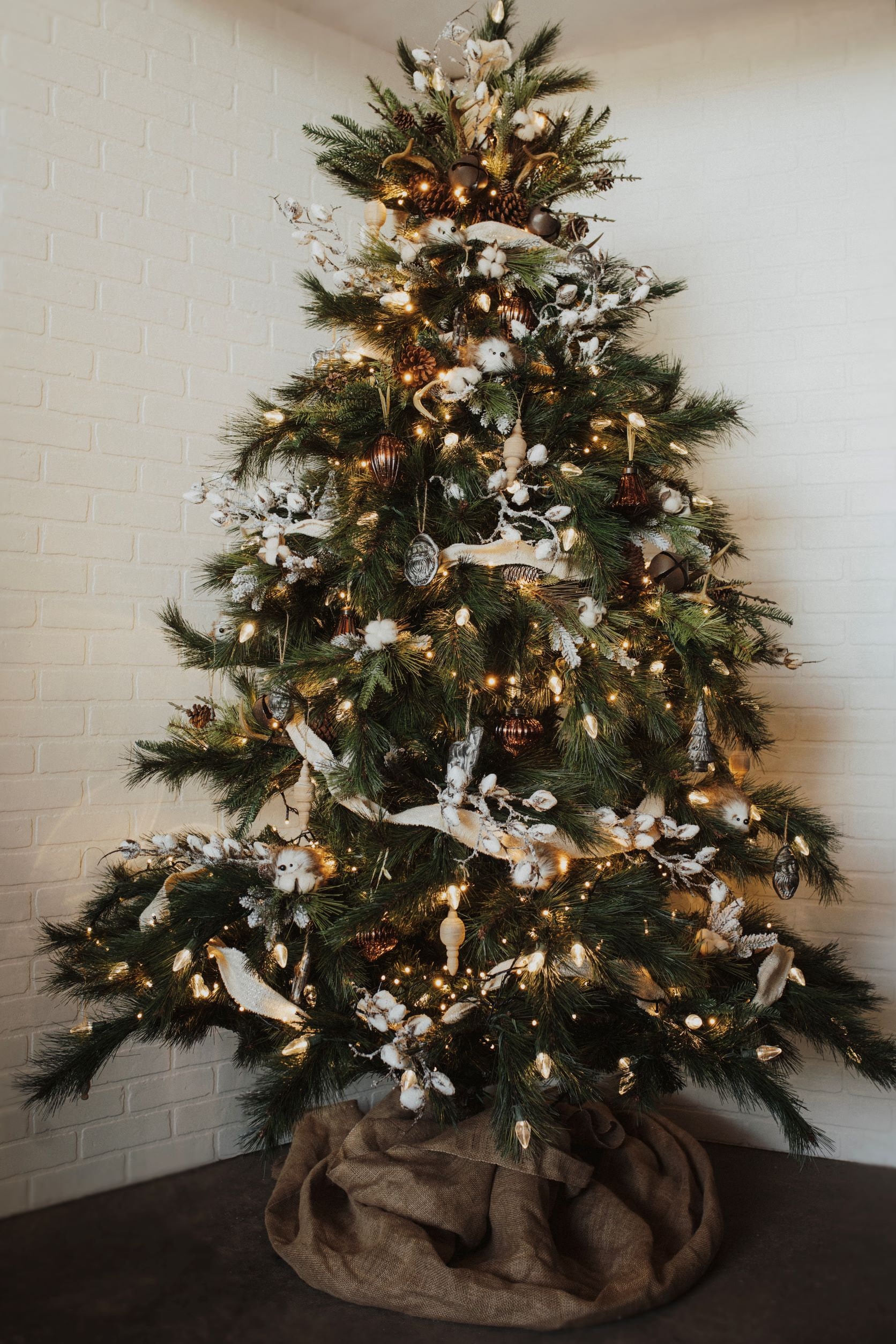 The Féérik Kit le Farmhouse Complete Set of Highend Ornaments for a