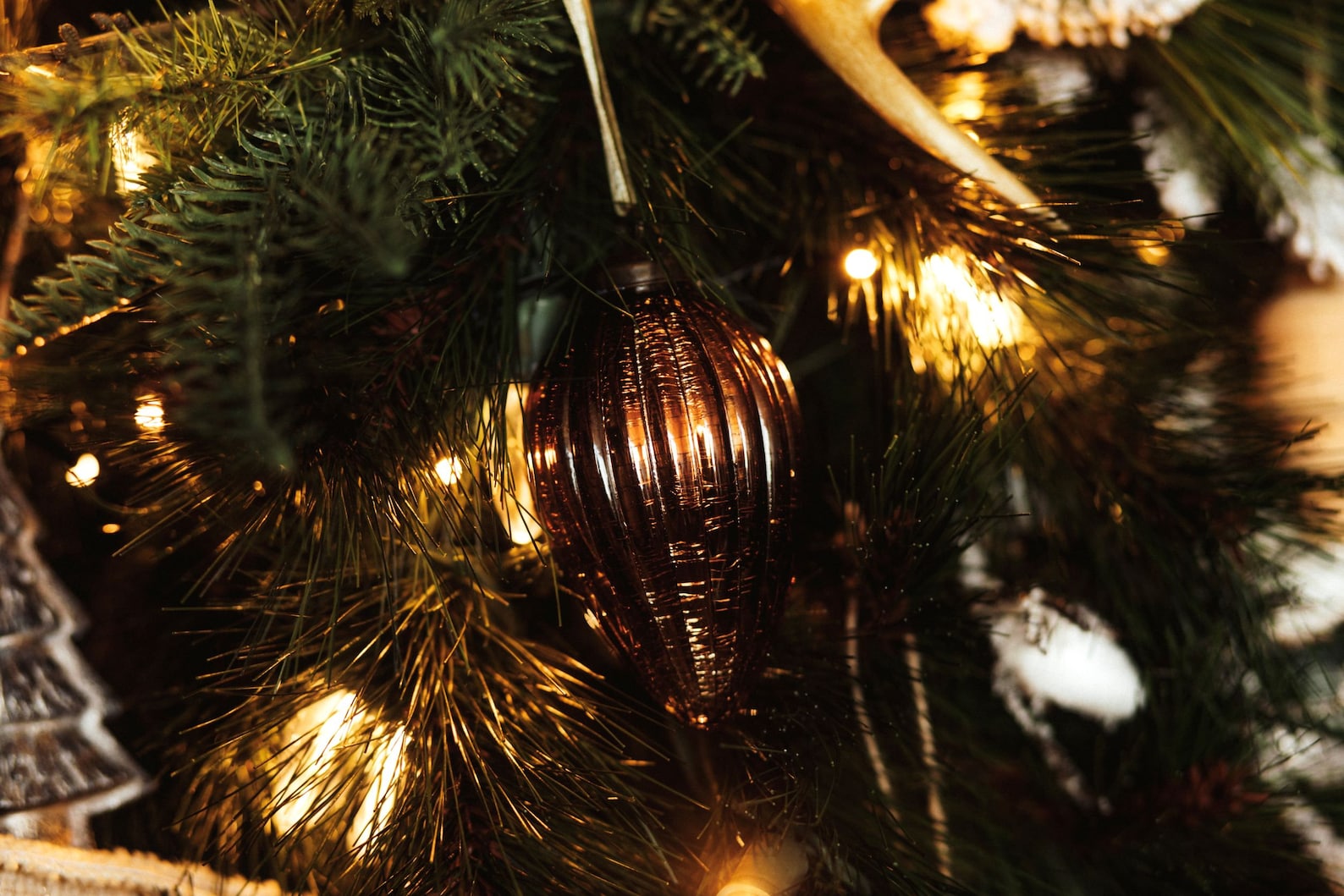 The Féérik Kit le Farmhouse Complete Set of Highend Ornaments for a