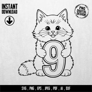 Könnte beinhalten: Schwarz-weißes digitales Design einer Cartoon-Katze, die die Zahl neun hält. Das Bild enthält den Text "INSTANT DOWNLOAD" und "PNG DIGITAL DESIGN". Der untere Teil des Bildes enthält den Text "SVG, PNG, EPS, JPEG, PDF, AI, DXF".