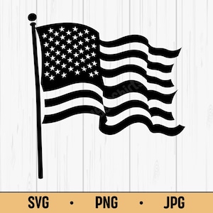 Könnte beinhalten: Schwarz-Weiß-Illustration der amerikanischen Flagge, die an einer Stange weht. Die Flagge zeigt 50 weiße Sterne in einem blauen Kanton und 13 abwechselnde Streifen. Der Text "SVG • PNG • JPG" ist enthalten.