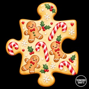Könnte beinhalten: Ein puzzleteilförmiger Keks mit hellbrauner Oberfläche, verziert mit drei Lebkuchenmännchen, vier rot-weißen Zuckerstangen, grünen Stechpalmenblättern mit roten Beeren und weißen Schneeflocken. Der Text TERNI1993 SHIRT'S ist in der Ecke zu sehen.