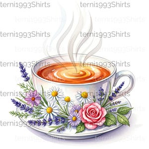 Könnte beinhalten: Aquarell-Illustration einer Teetasse mit Dampf, verziert mit Blumen, darunter Gänseblümchen, Lavendel und eine rosa Rose. Die weiße Tasse und Untertasse sind mit Blumen verziert. Der Text "terni1993Shirts" ist wiederholt.