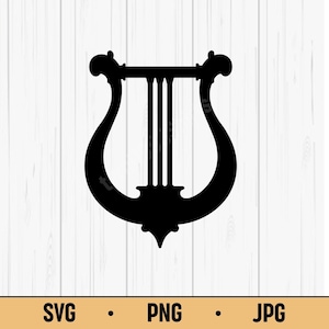 Könnte beinhalten: Eine schwarze Silhouette einer Lyra, einem Saiteninstrument, vor einem weißen Hintergrund mit Holzmaserung. Die Lyra hat einen gebogenen Rahmen mit einem zentralen Resonanzkörper und Saiten. Der Text "SVG • PNG • JPG" befindet sich am unteren Bildrand.