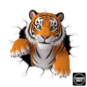 Puede incluir: Ilustración 3D de un tigre de dibujos animados rompiendo una pared agrietada. El tigre tiene rayas naranjas y negras, ojos verdes y una nariz rosa. La imagen incluye el texto "TERNI1993 SHIRT'S" en un círculo negro.