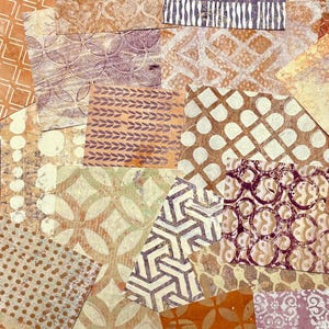 Puede incluir: Un collage de trozos de papel estampados en tonos naranja, marrón, morado y crema. Los diseños geométricos y orgánicos incluyen puntos, círculos y patrones lineales. La disposición crea un efecto texturizado y en capas, adecuado para proyectos de manualidades.