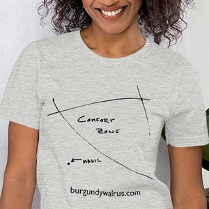 Camiseta Magic Outside the Comfort Zone unissex Borgonha Morsa