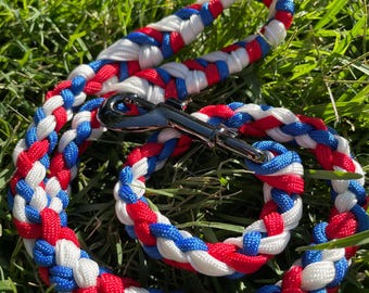 Handgemaakte lichtgewicht/duurzame paracord hondenriem – kleuren met thema 4 juli – perfect cadeau