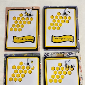 4 Dankeskarten mit Umschlägen Handmade. Bereit, angenehme Worte zu schreiben und an einen Freund zu senden.