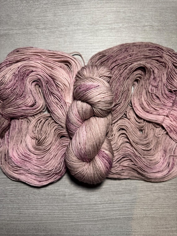 Hand Dyed DK Weight Yarn Fingering Weight Super Wash Merino 75/25 Sock Yarn Mauve Speckled Yarn Semi-Solid Yarn Knitting Crochet Yarn