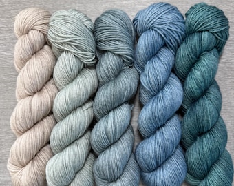 Set di filati sottili Winter Hues Fade, lana merino superwash, spessore mini fingering.
