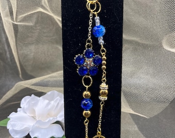 Ciondolo celeste blu e oro / Ciondolo per borsa con perline fatto a mano