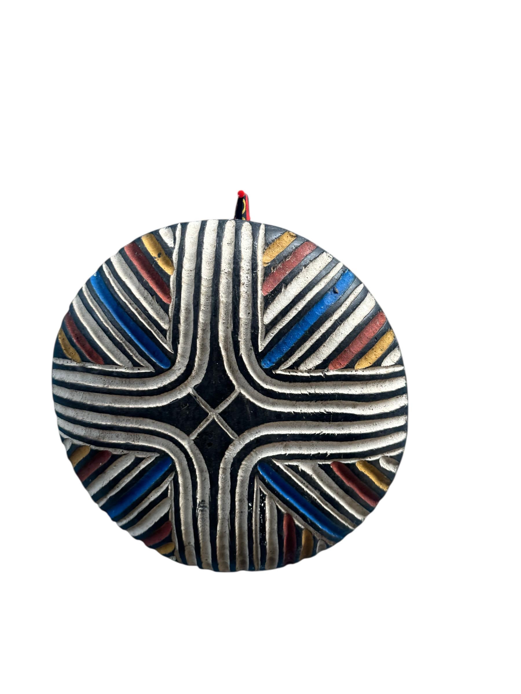 手作りのバミレケ族の盾：カラフルなカメルーンの民族装飾 - Etsy 日本