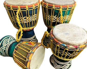 アフリカ太鼓ジャンベ　ミニチュア 小さな手作りのアフリカのジャンベドラム - 装飾品または儀式の楽器