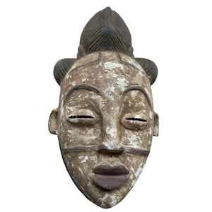 Maschera Punu Mukudj d&#39;epoca: arte tribale africana intagliata a mano