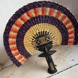 Lalka Akuaba Fertility Fan, amulet na szczęście ciążowe, afrykańska rzeźba, spersonalizowany wachlarz L15,5xW14,5, zabytkowa drewniana ręcznie robiona statua