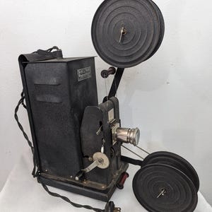 1920&#39;s-30&#39;s Hand Crank Movie Projector W/Film Canister and Film