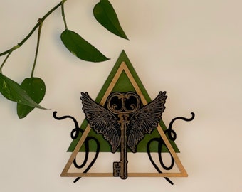 handgefertigte Wanddeko (Wandbild) aus Holz - Zauberer Schlüssel mit Flügeln - Wunschfarbe
