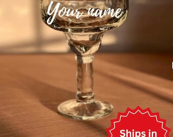 カスタムラージマルガリータグラス - パーソナライズカクテルグラス - ブライダルシャワー、独身パーティー、結婚式、新築祝いのギフト