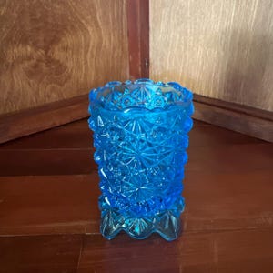 Vintage blue daisy button glass toothpick holder footed base