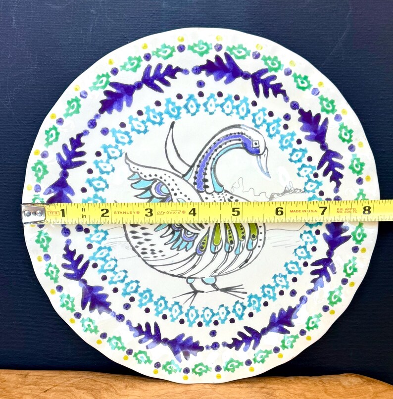 Plato de cerámica Tula de Anthropologie con diseño de cisne y fábula del bosque, 21,5 cm (8,5 pulgadas) imagen 6