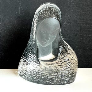 Vintage Viking Art Glass Madonna Figurine | Clear Crystal Virgin Mary Sculpture |Vintage Religious Decor
