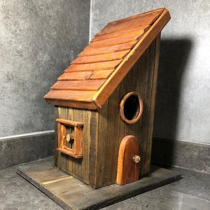 handgemachte Vogelhaus mit vollständig Holzmaterial verwendet