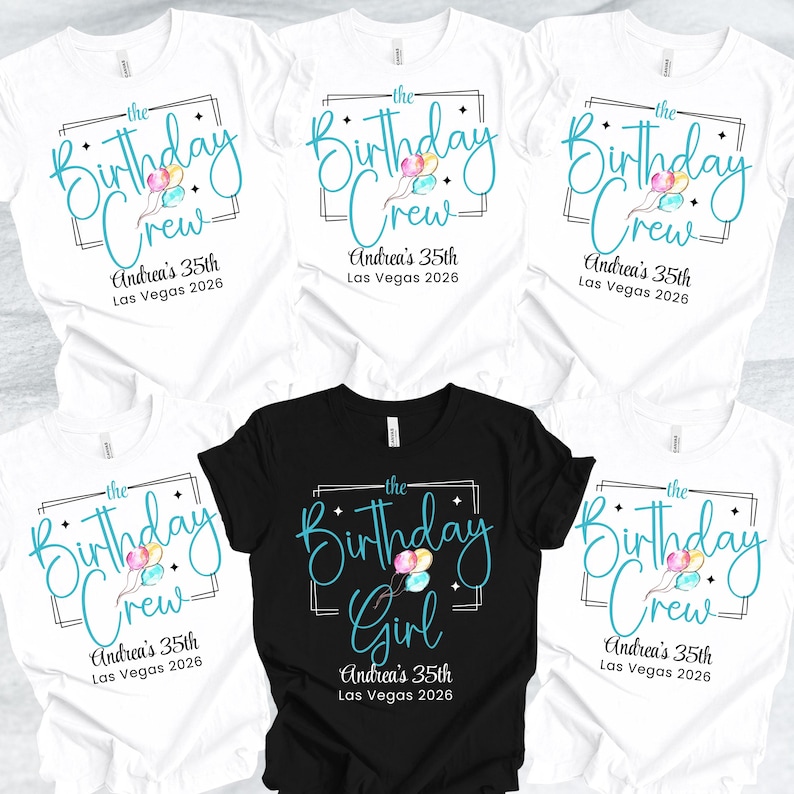 Puede incluir: Varias camisetas blancas y negras con el texto "the Birthday Crew" y "the Birthday Girl" en escritura turquesa. Cada camiseta muestra "Andrea's 35th" y "Las Vegas 2026". El dise&ntilde;o incluye globos.