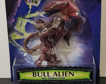 1996 Kenner Aliens Bull Alien Action Figure New Sealed Package