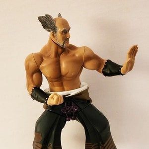 Action figure completa di Heiachi Mishima di Epoch Toys Namco Tekken 3 del 1998, molto bella
