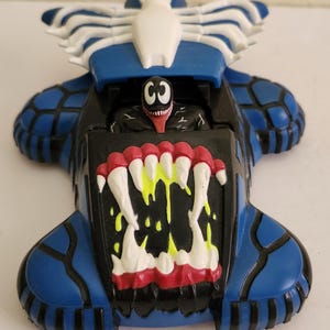 1995 Toy Biz Spider-Man Motorized Venom Assualt Racer Action Figure Complete Very Nice