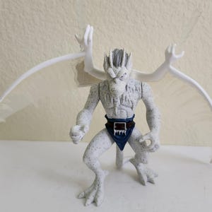 1995 Kenner Gargoyles Icestorm Brooklyn Action Figure Complete Nice Condition